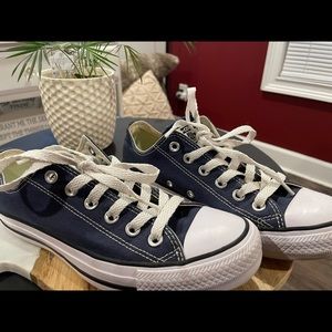 NAVY BLUE CONVERSE
